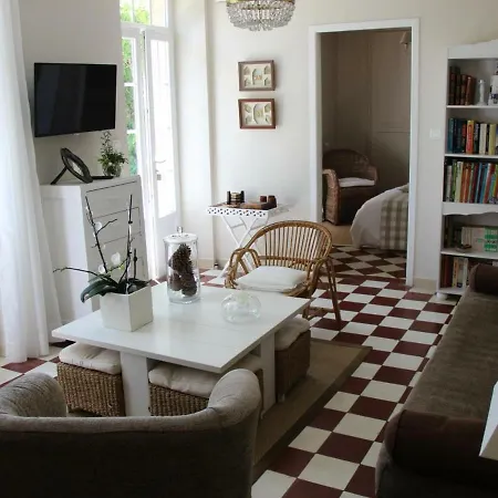 Benquet, 5 Pièces, 7 Personnes - Fr-1-360-394 *