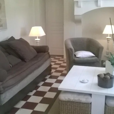 Benquet, 5 Pièces, 7 Personnes - Fr-1-360-394